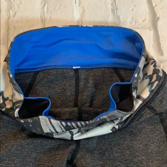 Lululemon grey cropped leggings sz 4. Like new. - Picture 4 of 6